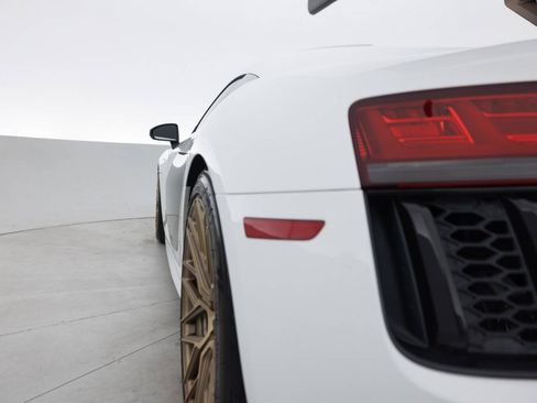 Used 2018 Audi R8 V10 w/ Premium Package RWD image 13