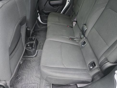 Used 2021 Jeep Gladiator Sport image 16