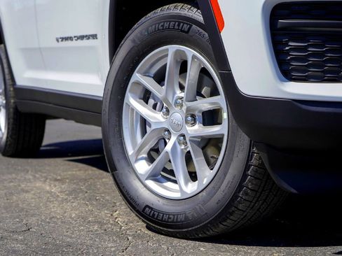 New 2026 Jeep Grand Cherokee Laredo X RWD image 3