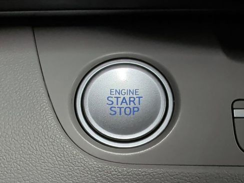 Used 2023 Hyundai Elantra Limited image 27