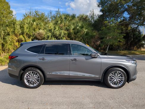 Used 2022 Acura MDX SH-AWD w/ Advance Package image 3