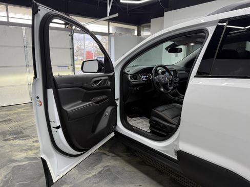 Used 2021 GMC Acadia AT4 image 11