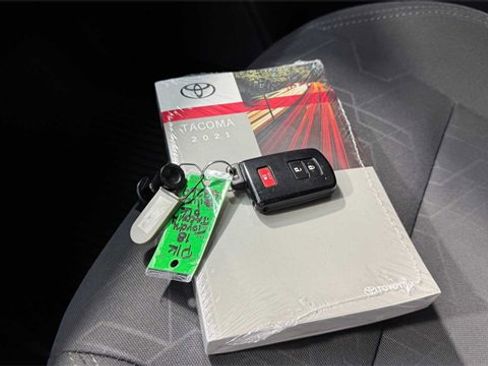 Used 2018 Toyota Tacoma TRD Sport image 29