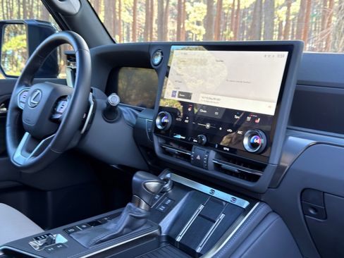 Used 2024 Lexus GX 550 image 19