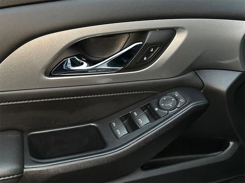 Used 2022 Chevrolet Traverse LT w/ Midnight/Sport Edition image 21