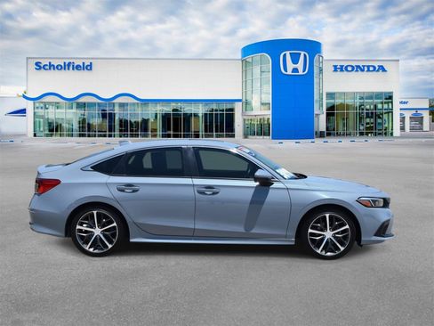 Used 2024 Honda Civic Touring image 2