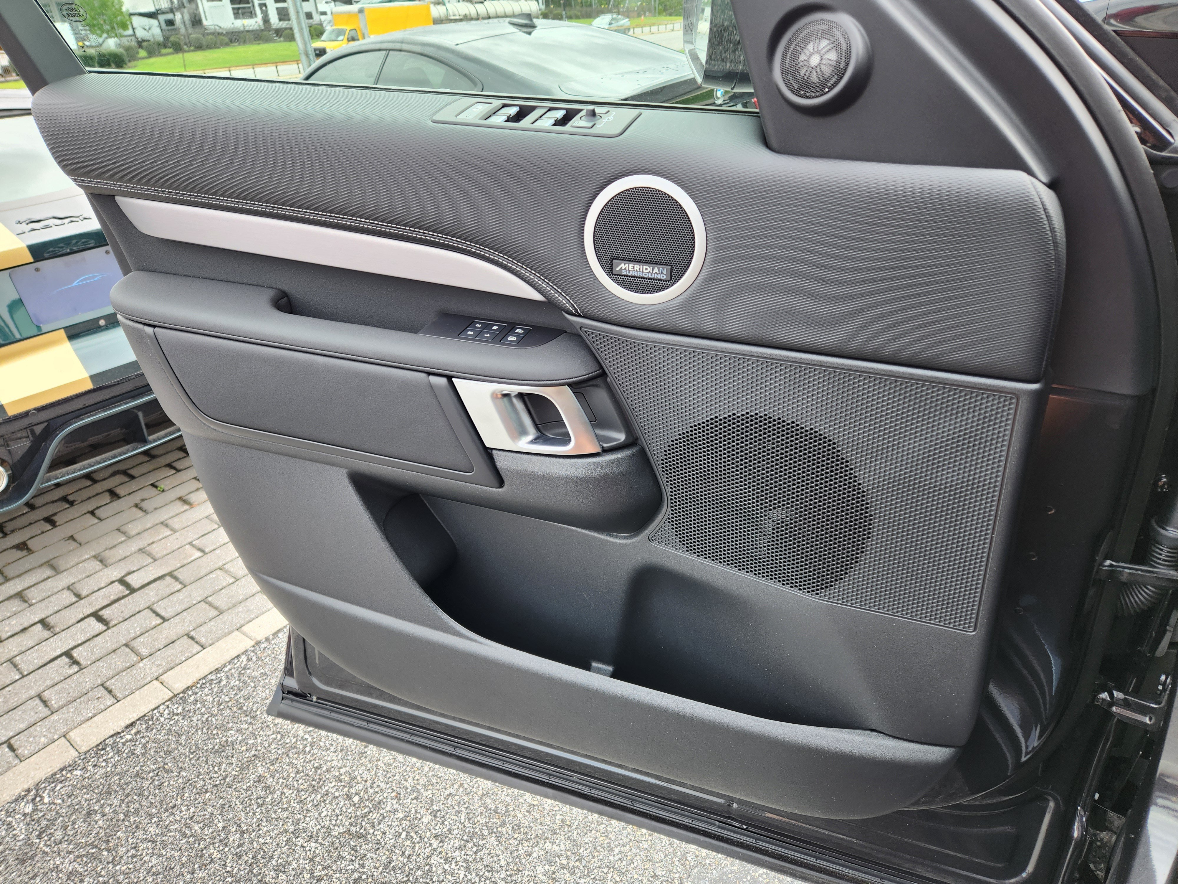 New 2026 Land Rover Discovery Limited Edition AWD/4WD image 16