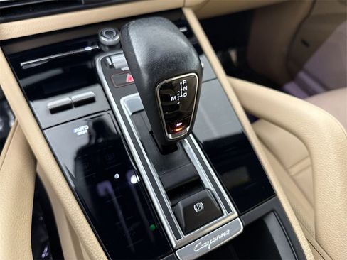 Certified 2023 Porsche Cayenne Platinum Edition image 33