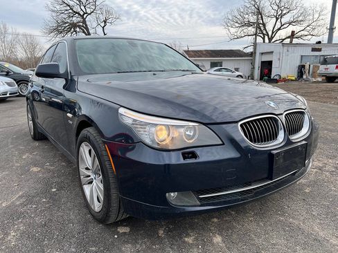 Used 2010 BMW 528i xDrive Sedan image 4