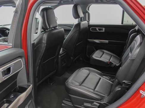 Used 2023 Ford Explorer XLT w/ Equipment Group 202A AWD/4WD image 17
