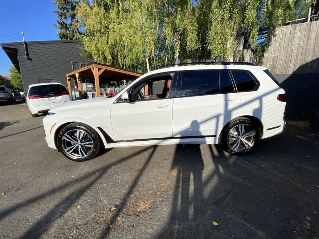Used 2025 BMW X7 xDrive40i w/ Executive Package AWD/4WD image 3