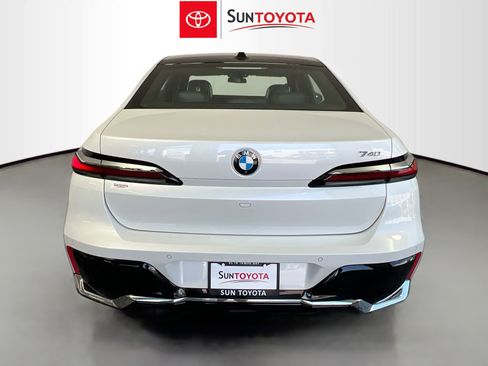 Used 2024 BMW 740i image 5
