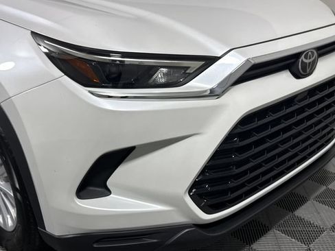 Used 2024 Toyota Grand Highlander AWD image 12