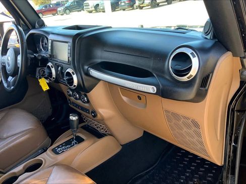 Used 2014 Jeep Wrangler Unlimited Rubicon w/ Connectivity Group image 18