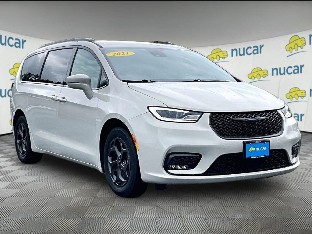 Used 2021 Chrysler Pacifica Touring w/ S Appearance Package FWD image 1