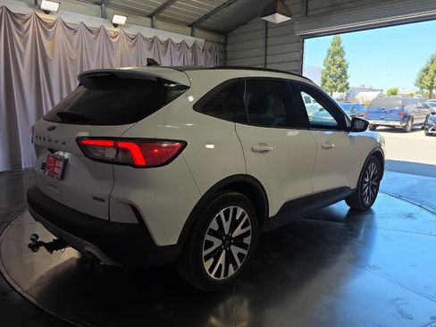 Used 2020 Ford Escape SE Sport AWD/4WD image 3