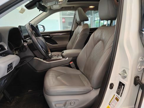 Used 2020 Toyota Highlander Platinum AWD/4WD image 9