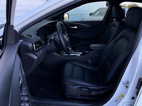 Used 2025 Buick Envista Sport Touring image 10