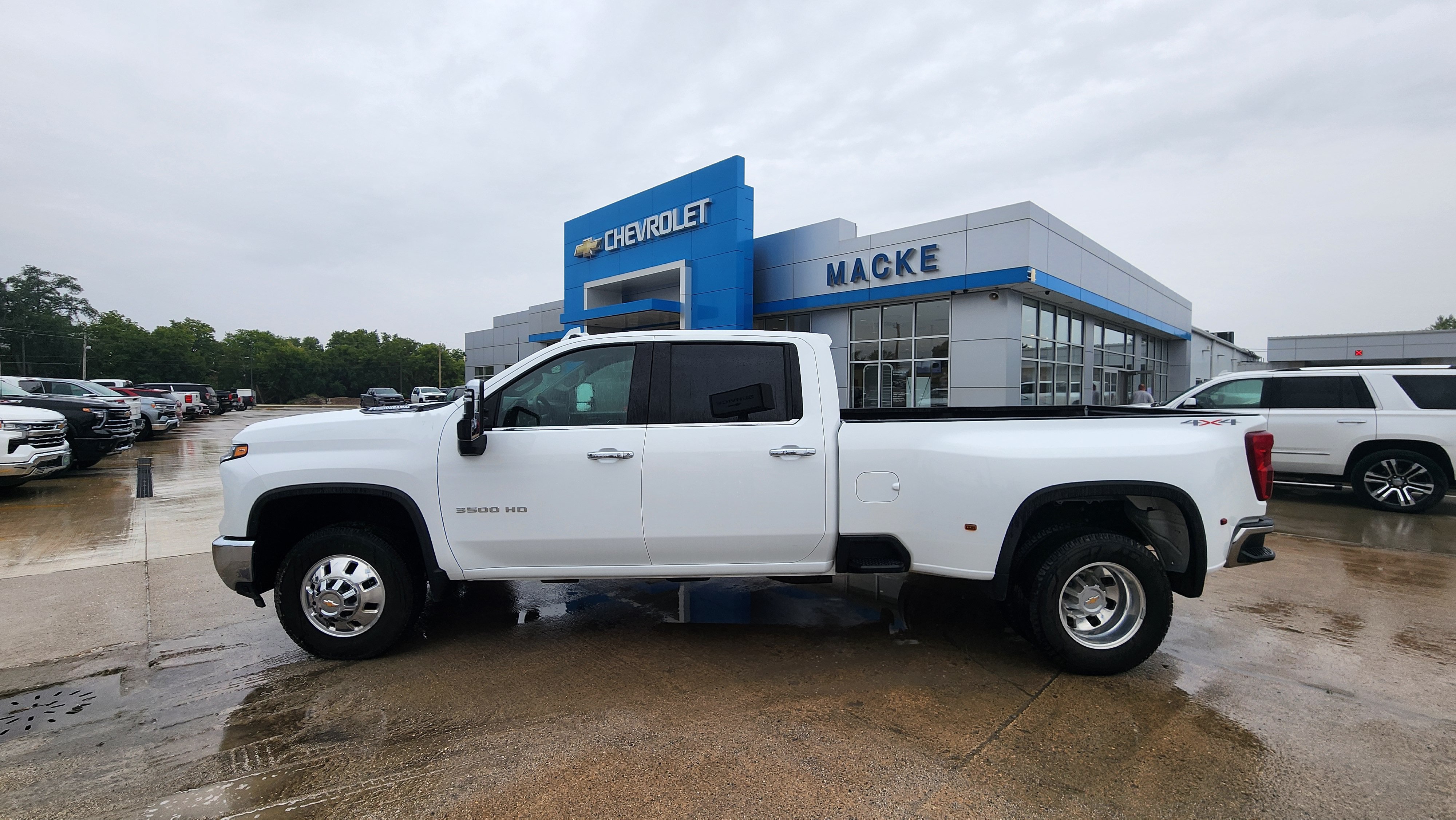 Used 2026 Chevrolet Silverado 3500 LTZ w/ LTZ Convenience Package AWD/4WD image 8