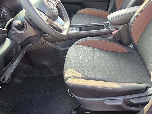 Used 2024 Nissan Kicks SR w/ Interior Electronics Package FWD image 5