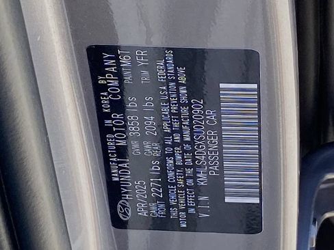 Used 2025 Hyundai Elantra SEL FWD image 33