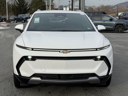 New 2026 Chevrolet Equinox EV LT image 9