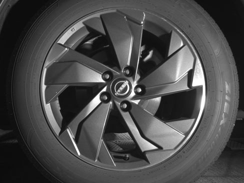 Used 2025 Nissan Rogue SV image 14