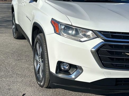 Used 2021 Chevrolet Traverse LT w/ LT Premium Package image 11