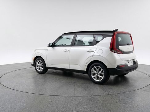 Used 2025 Kia Soul LX w/ LX Technology Package FWD image 6
