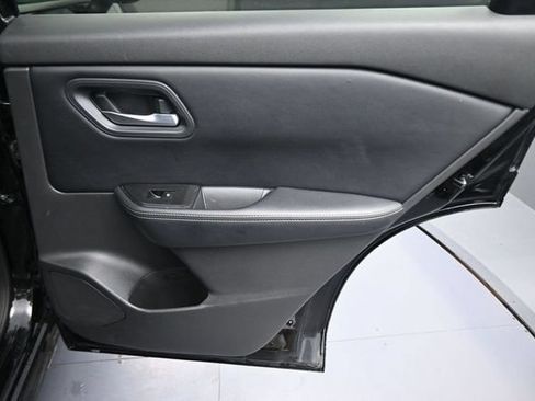 Used 2024 Nissan Rogue SV AWD/4WD image 15
