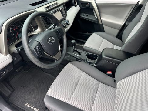 Used 2013 Toyota RAV4 LE AWD/4WD image 9