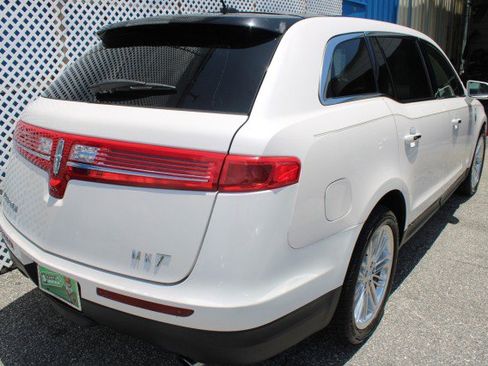 Used 2018 Lincoln MKT AWD w/ Technology Package image 4