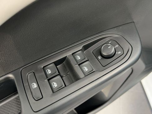 New 2026 Volkswagen Taos SE image 13