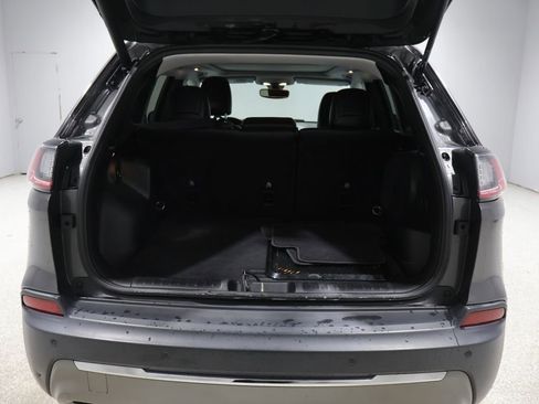 Used 2019 Jeep Cherokee Limited image 4