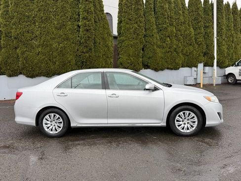 Used 2013 Toyota Camry LE image 10