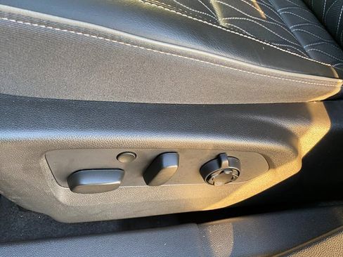 Used 2022 Buick Envision Avenir w/ Technology Package II image 17