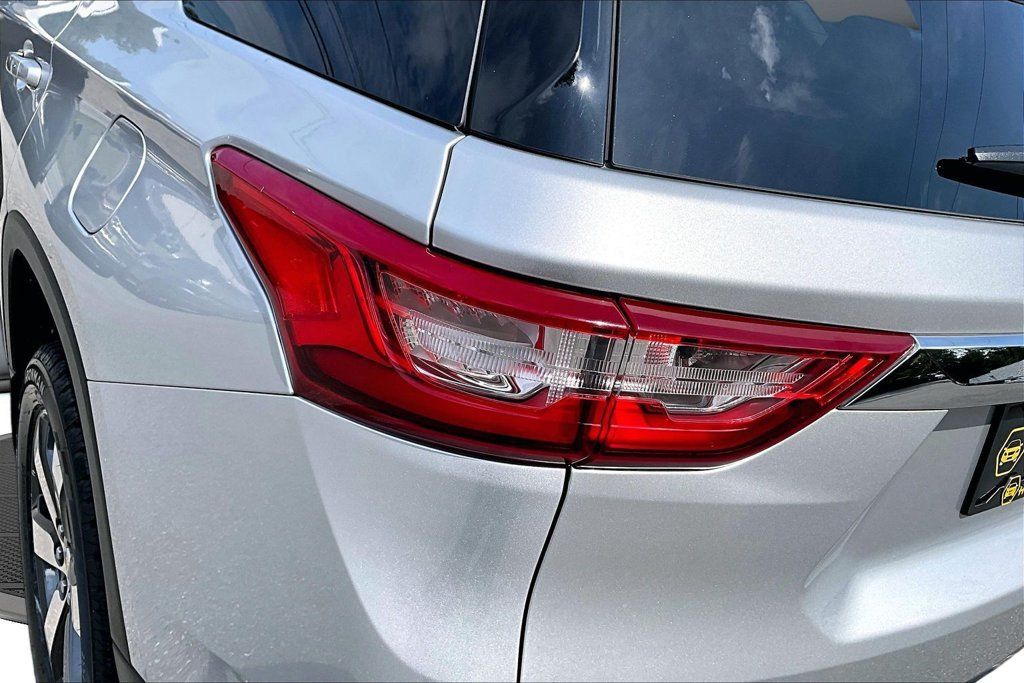 Used 2020 Chevrolet Traverse LT w/ LT Premium Package AWD/4WD image 23