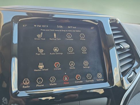 Used 2019 Jeep Cherokee Limited FWD image 20