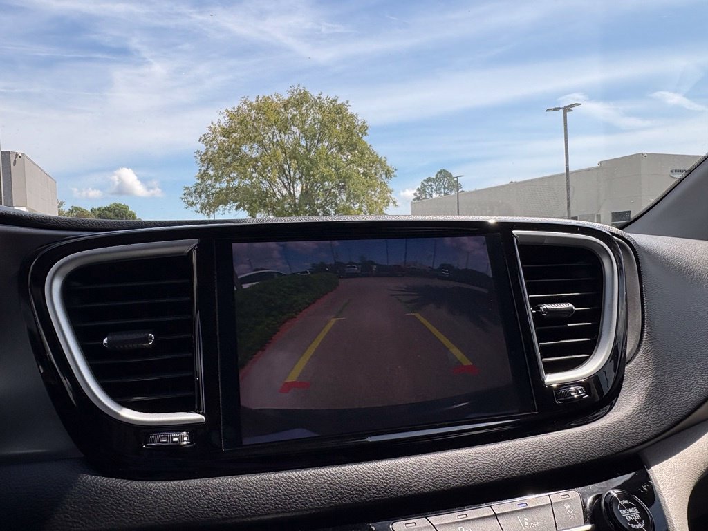 Used 2024 Chrysler Pacifica Touring-L FWD image 18