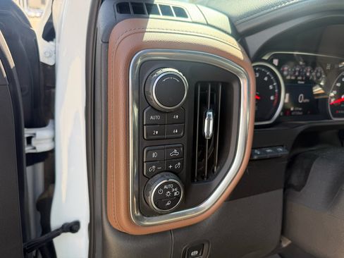 Used 2019 Chevrolet Silverado 1500 High Country w/ Technology Package AWD/4WD image 16