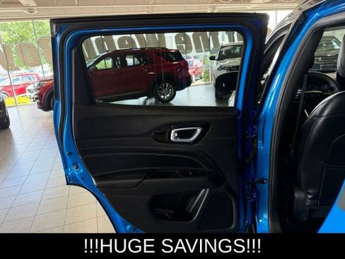 Used 2022 Jeep Compass Latitude AWD/4WD image 18