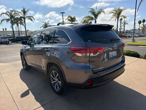 Used 2018 Toyota Highlander XLE FWD image 7