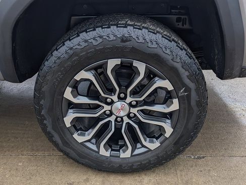 Used 2023 GMC Canyon Denali image 15