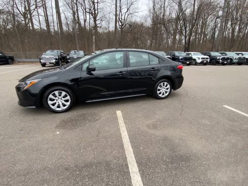 Used 2025 Toyota Corolla LE image 9