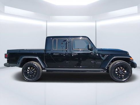 Used 2025 Jeep Gladiator Sport AWD/4WD image 2