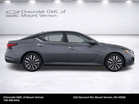 Used 2024 Nissan Altima 2.5 SV FWD image 9