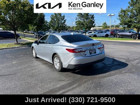 Used 2025 Toyota Camry LE AWD/4WD image 7