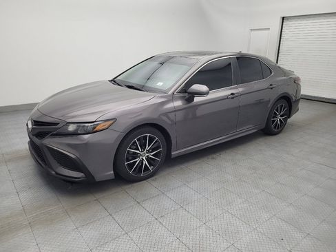 Used 2022 Toyota Camry SE w/ Convenience Package image 2