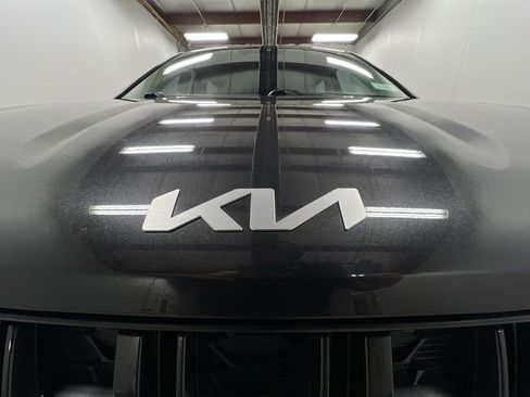 Used 2022 Kia Carnival LX image 29