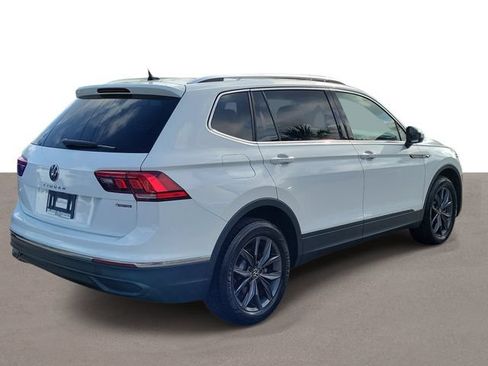 Used 2024 Volkswagen Tiguan SE AWD/4WD image 4
